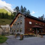 Almbetrieb und Schutzhütte in einem: die Neue Magdeburger Hütte